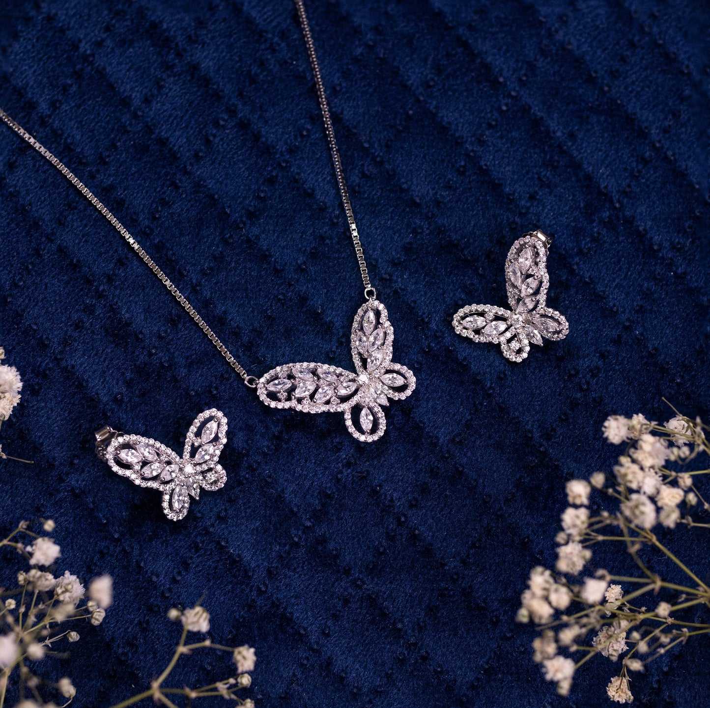 Silver Vespera Wings Pendant Set