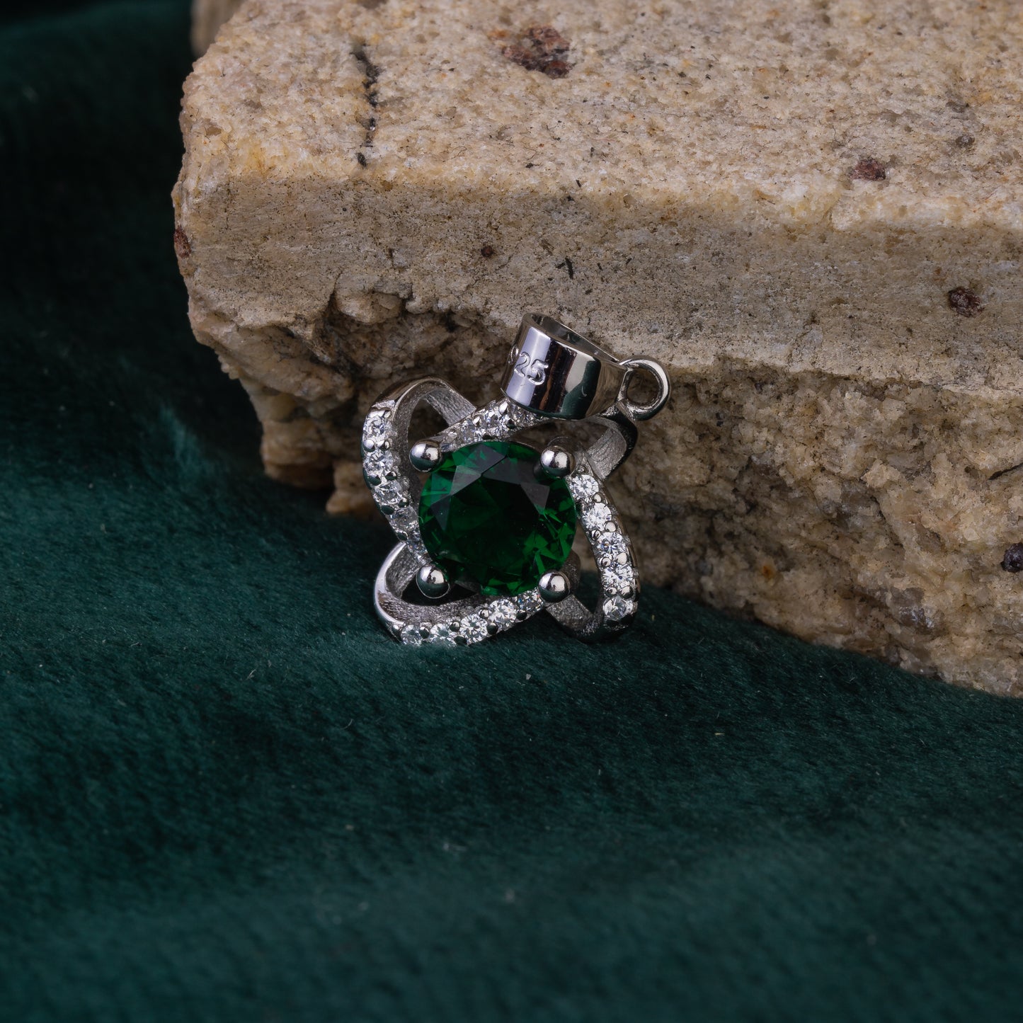 Silver Twisted Green Solitaire Pendant