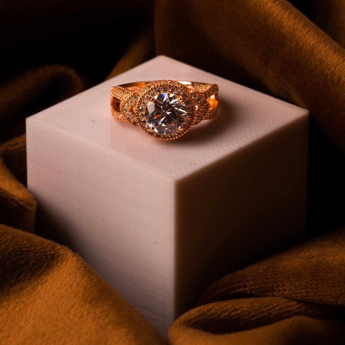 Rose Gold Queen’s Solitaire Delight